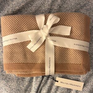 White + Warren Camel Houndstooth Throw